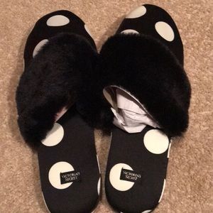 NWT VS polka dot slippers